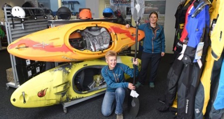 lr_diane_hill__kneeling__and_jess_evans_of_yamba_uk_have_been_supported_by_boost_business_lancashire___web 2