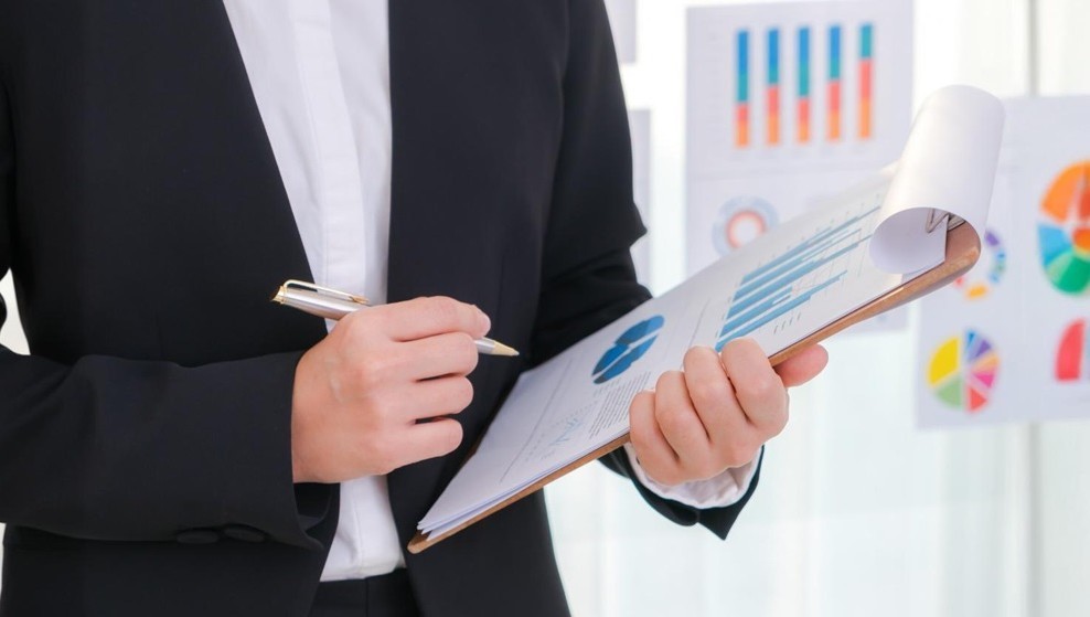 Tracking right things focus business owner